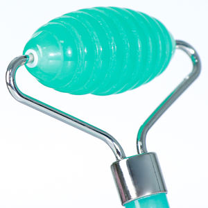 Venta al por mayor de resinas cabeza cuello SPA masajeador cuerpo <span class=keywords><strong>Guasha</strong></span> herramientas Jade masaje Facial rodillo y <span class=keywords><strong>Guasha</strong></span> conjunto verde Jade rodillo Gua Sha - Product Image 3
