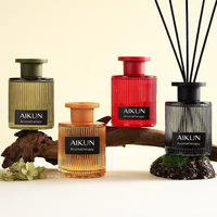 Diffuseur à bâtonnets Aikun 200 ml en verre côtelé bleu, faible MOQ, réponse rapide, toutes senteurs, longue durée, avec étiquette adhésive pour la maison et les magasins