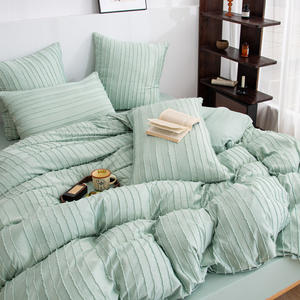 Luxuriöses 3PCS Micro fiber Tufted Bettbezug-Set Tufted Textured Embroidery Bedding Classic Style Woven Technique 200TC Quilts - Product Image 2