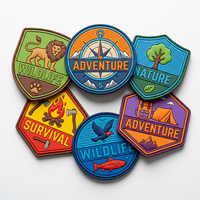 Écussons personnalisés écologiques en PVC/caoutchouc, logos floraux 3D en relief, étiquettes en silicone imperméables multi-adhésives pour vêtements