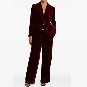 Blazer de <span class=keywords><strong>Terciopelo</strong></span> Borgoña Personalizable de Lujo para <span class=keywords><strong>Mujer</strong></span> con Botones de Estrella Dorada y Silueta Cruzada - Product Image 2