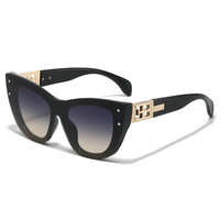 343 Lunettes de soleil pour femme, style rétro œil de chat carré, protection UV400, anti-ultraviolets, avec clous décoratifs