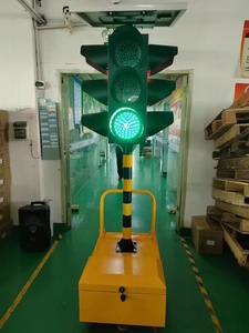 Feu de signalisation solaire CadSolar CS-SW-409M-1A à 4 côtés, 300 mm, 95 LED pour intersection temporaire - Product Image 3