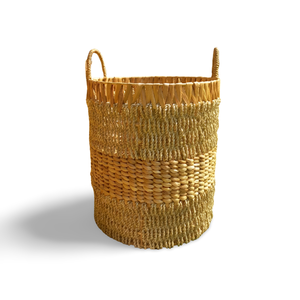 Cesta de ratán Abimanyu, hecha a mano con fibra de plátano duradera y macramé tejido, ofrece un elegante almacenamiento y un acento decorativo para el hogar. - Product Image 1