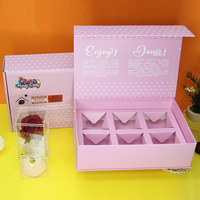 Petite boîte personnalisée en carton rose faite à la main pour cadeau de bonbons, noix et chocolat avec diviseur de papier