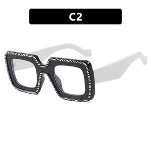 2026年 最新トレンド レトロファッションメガネ ホワイトスクエアフレーム ゼブラ柄 厚い長方形デザイン 男女兼用 - Product Image 5