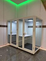 Cabine de bureau acoustique en panneaux de bois traditionnels, insonorisée, pour une réunion téléphonique en intérieur et un travail silencieux