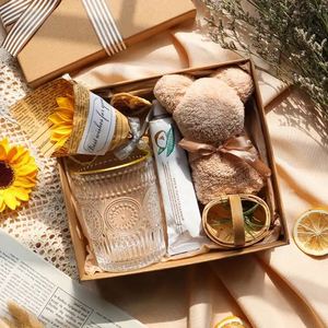 Cesta de Regalo para Damas de Honor OEM/ODM, Set de Spa para Mujer, Caja de Autocuidado con Bombas de Baño, Osito Perfumado, Toalla, Velas y Taza al por Mayor - Product Image 4