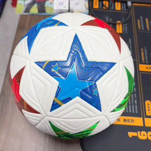 Ballon de football professionnel léger, écologique, durable, de haute qualité à bas <span class=keywords><strong>prix</strong></span>, taille 5 personnalisée, en cuir PU thermocollé imprimé - Product Image 2
