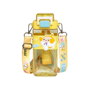 Botella de agua cuadrada de Tritán con diseño de dibujos animados para niños, marca Zuo Mu Egg Party, libre de BPA, con pajita y correa para el regreso a clases, verano 2024 - Product Image 5