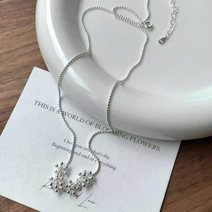 สร้อยคอเงินแท้ S925 ลายดอกไม้ ความยาวโซ่ 405 ซม. แบบหนามเตย เหมาะสำหรับใส่ทุกวันสำหรับผู้หญิง - Product Image 3