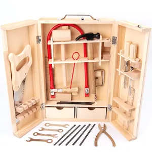 高品质的木制和金属工具为儿童设置箱子