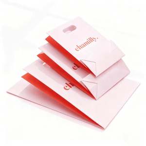 Sacs en papier kraft classiques personnalisables en carton recyclable avec poignées plates, idéaux pour les cosmétiques et le shopping - Product Image 1