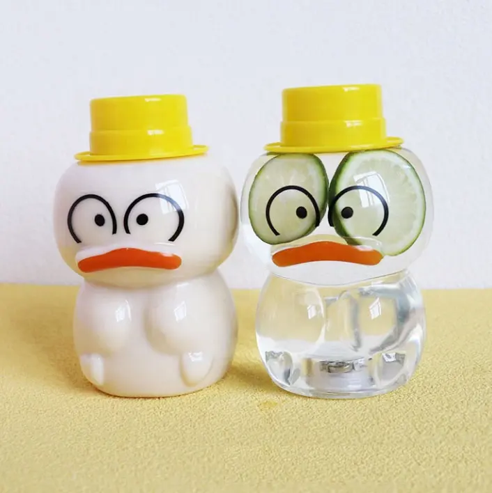New design cute duck shape portable water plastic bottle 500ml for drinks