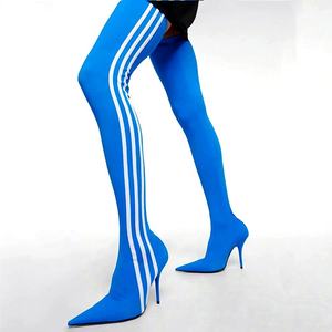 Stivali Super Lunghi da Donna Aderenti Elasticizzati a Gamba Larga, Stivali Personalizzati Sopra il Ginocchio con 3 Strisce Bianche e Tacchi a Spillo - Product Image 1