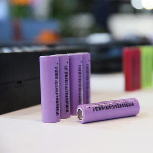 Công suất lớn 18650 <span class=keywords><strong>lithium</strong></span> <span class=keywords><strong>ion</strong></span> có thể sạc lại pin 2000mAh đến 3000mAh 3.7V - Product Image 3