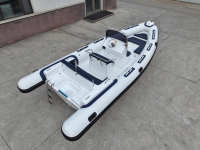 Bateau pneumatique rigide RIB-680C en Hypalon, design de coque stable pour la navigation en haute mer