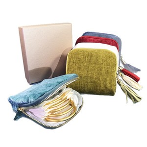 Sac fourre-tout géométrique noir moderne avec deux poignées et des accessoires dorés, pratique pour un usage quotidien - Product Image 5