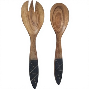 Serveur de salade en bois personnalisé avec manche en résine Cuillère à salade en bois d'acacia Fourchette Ensemble Cadeau de Noël Vaisselle Ustensiles de cuisine - Product Image 1