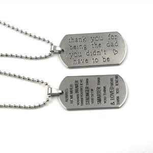 Collier gravé avec citation pour père step : Merci d'être l'homme qui n'<span class=keywords><strong>avait</strong></span> <span class=keywords><strong>pas</strong></span> besoin d'être ton père – Bijou cadeau pour la Fête des Pères - Product Image 5