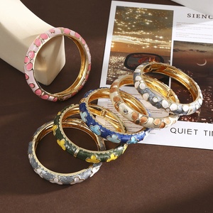Pulsera Clásica de Flores al por Mayor de Fábrica para Niña, Brazalete de Esmalte Colorido, Brazalete con Dijes, Accesorios de Moda para Mujer - Product Image 1