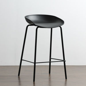 <span class=keywords><strong>Tabouret</strong></span> <span class=keywords><strong>de</strong></span> <span class=keywords><strong>bar</strong></span> <span class=keywords><strong>industriel</strong></span> durable avec siège en similicuir gris, structure en fer <span class=keywords><strong>noir</strong></span> et repose-pieds pour usage domestique ou professionnel - Product Image 5