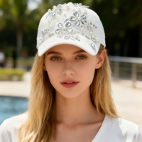 Casquettes de baseball blanches en gros avec sequins, fleurs en strass et perles pour enterrements de vie de jeune fille