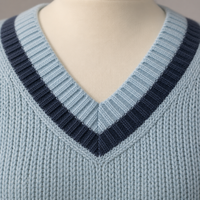 Pull en tricot pour femme OEM ODM, col en V, bordure rayée contrastée, manches longues, texture côtelée, style preppy, pull en tricot pour femme