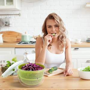 Essoreuse à salade manuelle avec couvercle sécurisé et poignée rotative pour laver et égoutter les légumes et la laitue - Product Image 5