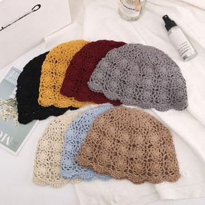 Bonnet en maille pour femmes, bonnet en crochet fait à la main, bonnet décontracté, bonnet de mode, couvre-chef de nuit - Product Image 2