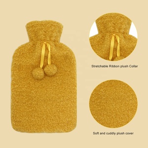 Ensemble cadeau de haute qualité comprenant une tasse en forme de canard jaune, une bouteille d'eau chaude en caoutchouc avec housse en peluche et des chaussons - Product Image 1