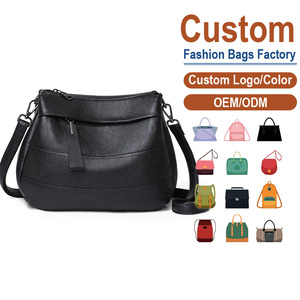 Sac bandoulière authentique en cuir pleine fleur – Finition mate texture litchi avec silhouette croissant minimaliste |   Personnalisable - Product Image 1