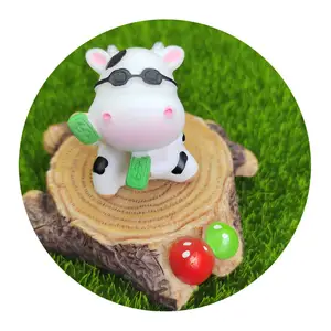 Nieuwe Mini Melk Koeien Dieren Miniatuur Hars Beeldjes Sprookjesachtige Tuin Landschap Ornamenten Voor Odoor Home Party Cake Topper Decor