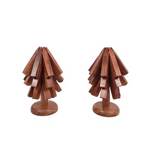 Sous-verres décoratifs en bois en forme d'arbre avec support, dessous-de-plat en bois pour plats chauds, sous-verres en forme de sapin de Noël en provenance d'Inde - Product Image 1