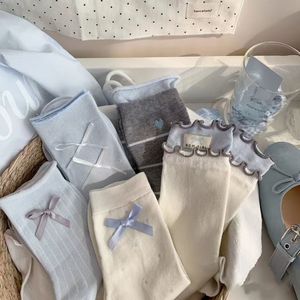 Chaussettes en coton en dentelle respirante pour <span class=keywords><strong>femmes</strong></span> douces et mignonnes mi-mollet automne hiver Style forêt Design inspiré des plantes Body Cuff Logo Daily - Product Image 6