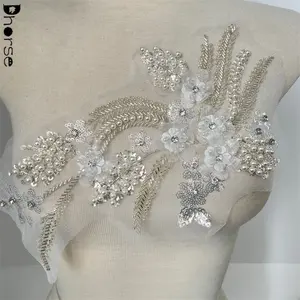 Luxuriöse schicke weiße Strass-und Perlenperlen-bestickte Spitzen-3D-Blumenapplikation für Hochzeits kleid