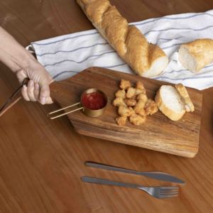 Planches à découper en <span class=keywords><strong>bois</strong></span> avec poignée pour <span class=keywords><strong>pizza</strong></span> au fromage Planches à découper écologiques en <span class=keywords><strong>bois</strong></span> d'acacia Maison Salle à manger Hôtels - Product Image 5