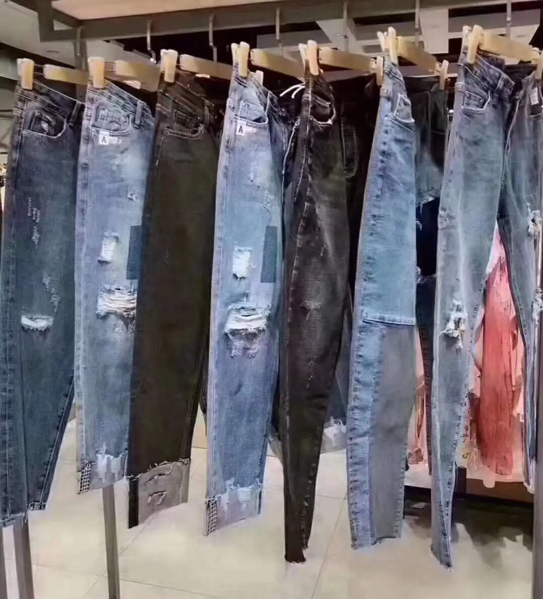 Overproduction liquidation used jeans for women High quality low price women jeans mix designs and size ladies jeans Stocklot