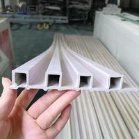 Revêtement mural extérieur Panneaux et panneaux muraux Revêtement décoratif Panneau de façade en composite bois-plastique grain 3d Wpc pour l'extérieur