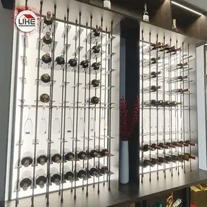 Rak Anggur Berdiri Dinding Papan Logam Aluminium Rak Display Botol Anggur Kustom dengan Pemegang Gantung