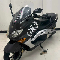Motocicleta Maxi TMAX 500, Excelente Estado. Motor Bicilíndrico de 500cc Refrigerado por Líquido, Frenos de Disco y Transmisión CVT, Totalmente Funcional