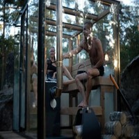 Kabin Sauna Kayu Bakar Mini Cube untuk Luar Ruangan dengan Cermin Pandang Penuh, Cerobong Kaca, Portabel, OEM Menerima Pesanan Grosir Pribadi