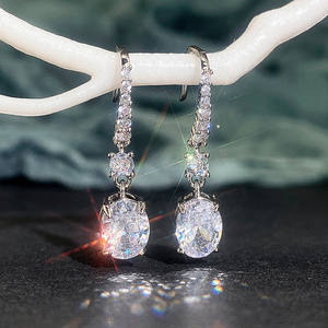 Orecchini Pendenti E1437 con Diamanti Bianchi, Montatura a Griffe in Argento 925, Gioielli Classici da Sposa per Donna - Product Image 4