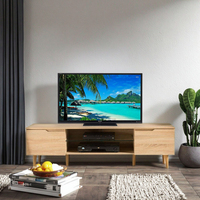 Meuble TV haut en chêne jaune, style rustique moderne et personnalisable, avec pieds, pour salon