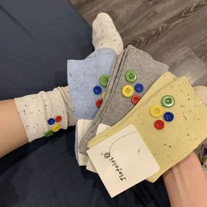 Calcetines de mujer con decoración de botones coloridos, calcetines informales transpirables hasta media pantorrilla, estilo coreano para primavera y verano - Product Image 1