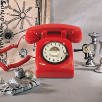 Téléphone vintage rouge antique, livre d'or de mariage et enregistreur vocal numérique pour les douches nuptiales et les rassemblements familiaux