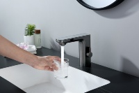 Robinet de lavabo moderne en alliage de zinc brossé couleur canon de fusil avec affichage LED de la température, mitigeur sans contact et cartouche céramique