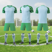 Maillots de football verts personnalisables avec logo, rayures, respirants, uniformes d'entraînement de football d'été, 100% polyester, évacuation de l'humidité