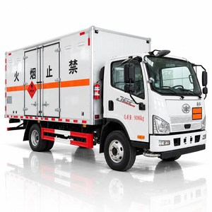 Camion-citerne FAW de 9 tonnes, classe 3, pour le transport de liquides inflammables, de produits dangereux, de peinture, de solvants et de produits chimiques. - Product Image 1