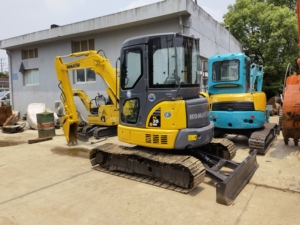 Miniexcavadora compacta de segunda mano, para construcción, Komatsu PC35 PC30, en buen estado, en venta - Product Image 2